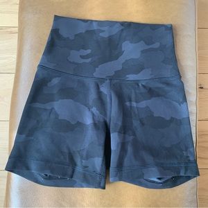 Lululemon Wunder Train 4” Camo Shorts Size 2